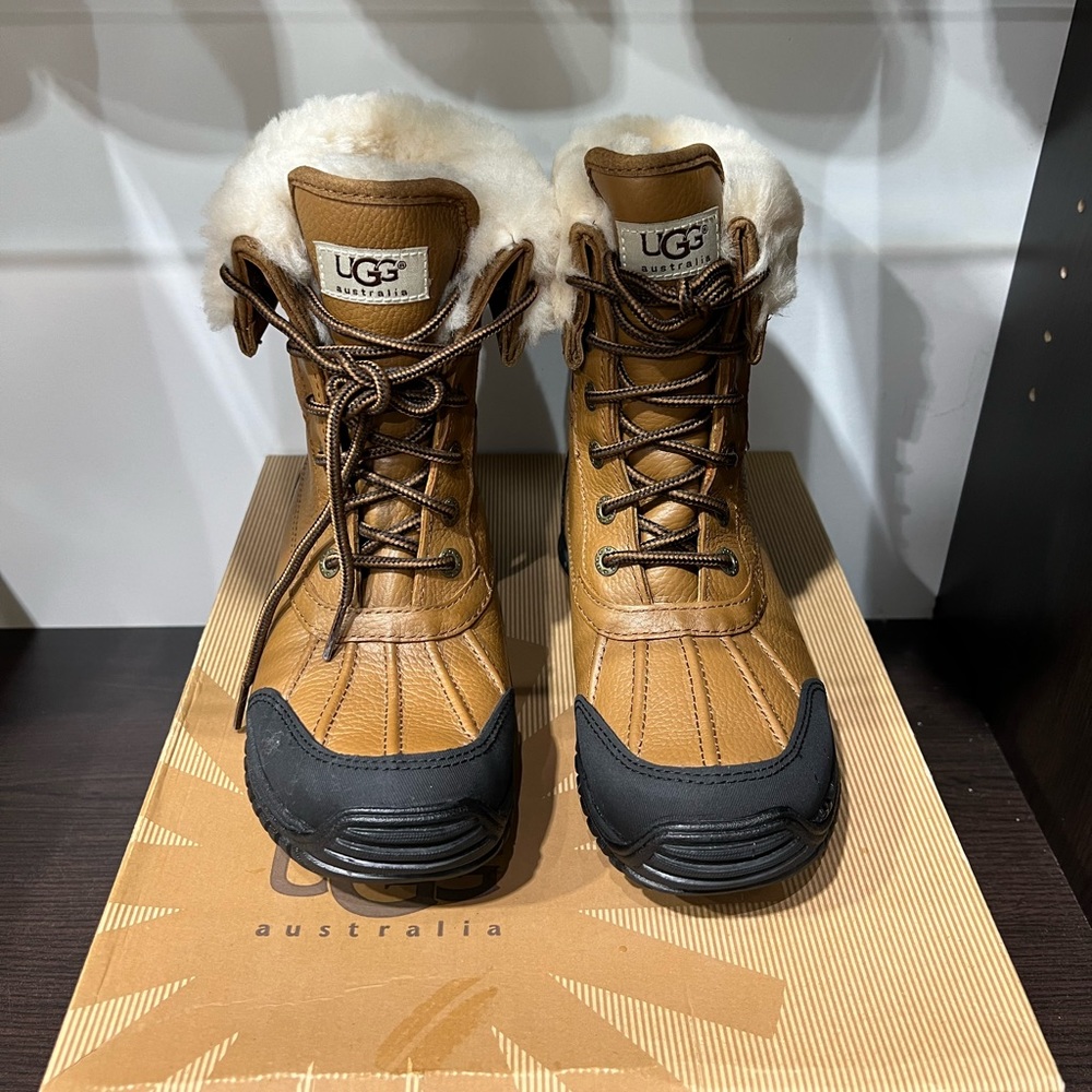 NEW with box UGG Adirondack